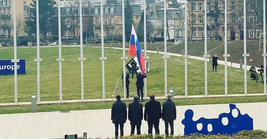 Исторический момент: Россию официально изгнали из Совета Европы и спустили флаг РФ