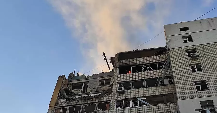 В Киеве остатки ракеты упали на 12-этажный жилой дом