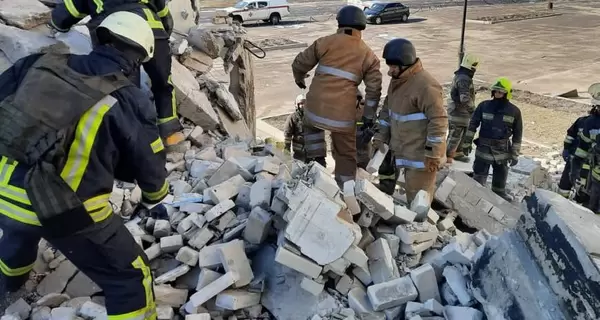 У Харкові внаслідок авіаудару зруйновано корпус одного з вузів, є загиблий