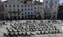 109 пустых детских колясок на площади во Львове