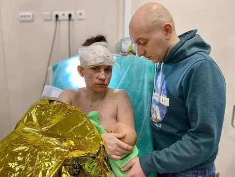 В Киеве успешно прооперировали женщину, которая во время обстрелов прикрыла младенца своим телом  