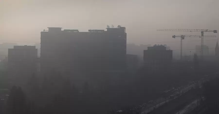 Едкий дым окутам Киев: спасатели призвали граждан не паниковать