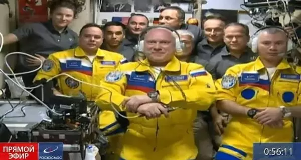 Российские космонавты на МКС надели комбинезоны цветов украинского флага