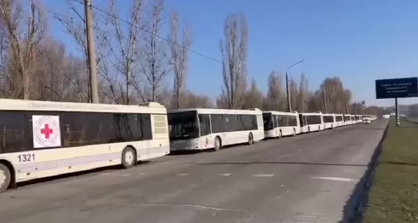 Під Запоріжжям ворог обстріляв евакуаційні автобуси, поранено четверо дітей