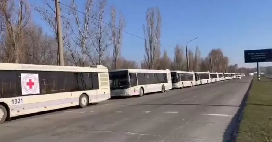 Под Запорожьем враг обстрелял эвакуационные автобусы, ранены четверо детей