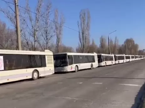 Под Запорожьем враг обстрелял эвакуационные автобусы, ранены четверо детей
