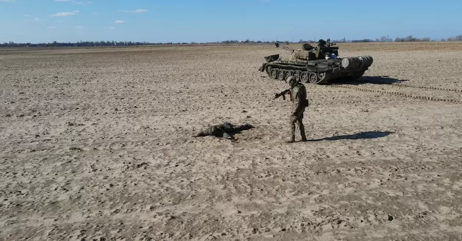 Российский солдат приехал к украинским спецназовцам на танке и сдал его за вознаграждение 