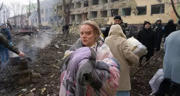 Снявшие мариупольский роддом журналисты покинули город: Мы пересекли 15 российских блокпостов. Теперь СМИ там нет 