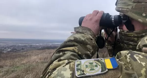 На Закарпатті злочинці, які нелегально перевозили українців за кордон, намагалися задавити прикордонників мікроавтобусом