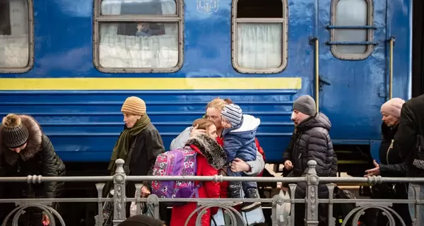 На Київщині під обстріл російських окупантів потрапив евакуаційний потяг