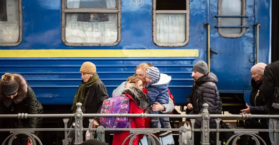 На Киевщине под обстрелы российских оккупантов попал эвакуационный поезд
