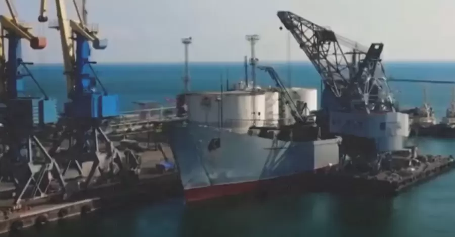 Арестович: На знищеному в Бердянську кораблі була техніка для наступу на Маріуполь