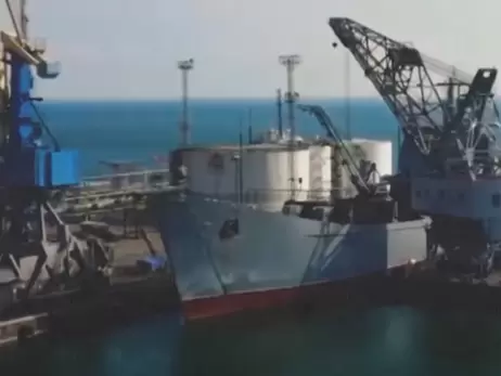 Арестович: На знищеному в Бердянську кораблі була техніка для наступу на Маріуполь