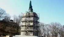Пам'ятник Володимиру Великому у спеціальній захисній конструкції