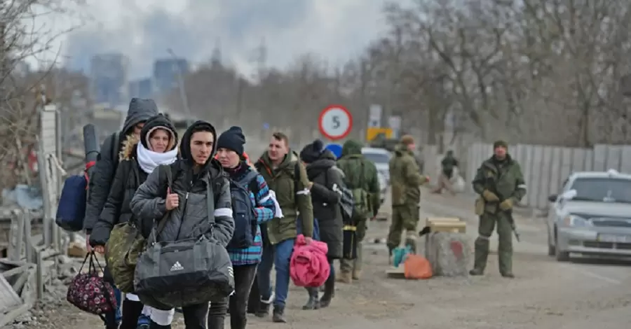 Колонна с 4 тысячами мариупольцев доезжает в Запорожье: люди несколько дней стояли в поле