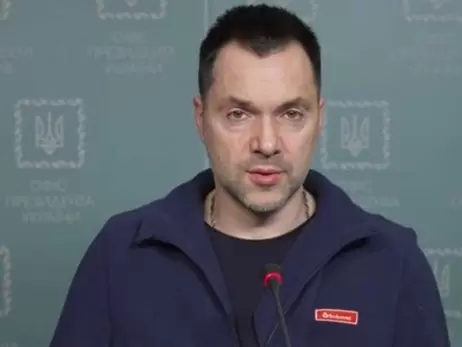 Арестович заявил, что войска РФ пойдут по трем направлениям: зона ООС, Мариуполь и Херсон