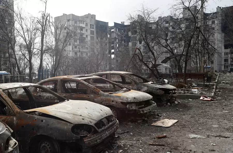 Под обстрелами российских оккупантов в Мариуполе уже погибли почти 5 тысяч человек