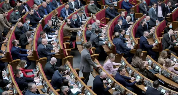 Запрет пророссийских партий: успеть за два месяца, а имущество забрать в собственность государства