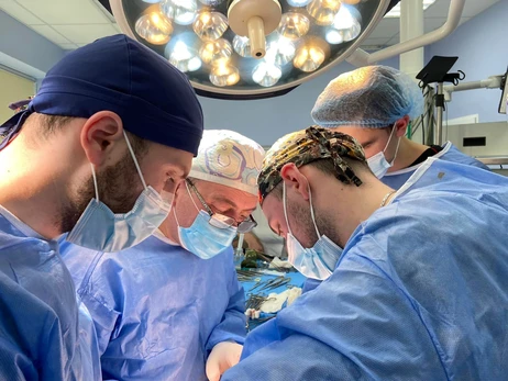Львовские медики пересадили две почки и сердце пациентам-переселенцам