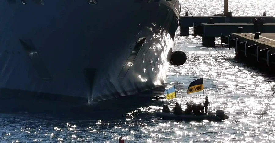 Яхтсмены, блокировавшие яхту Абрамовича: Полиция пригрозила санкциями, но по-человечески нас поддержала