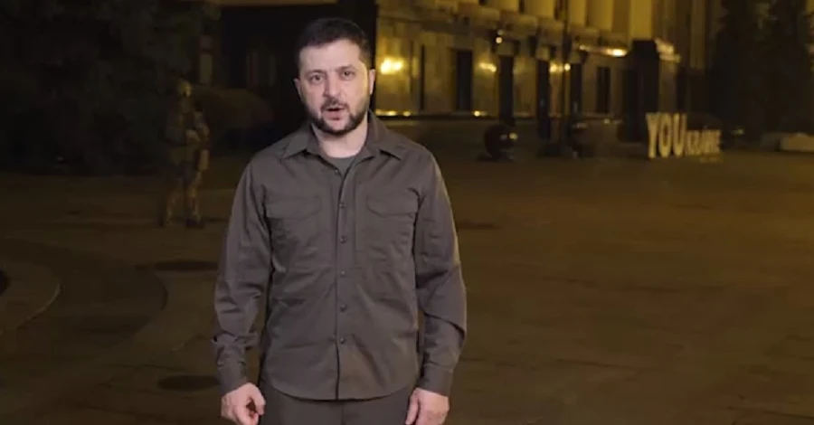 Зеленский обратился к украинцам: Хотите поучать наших военных - отправляйтесь на поле боя