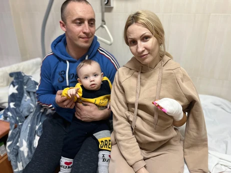 Львовские медики спасли женщину и ее 10-месячную дочь, которых обстреляли во время эвакуации из Гостомеля 