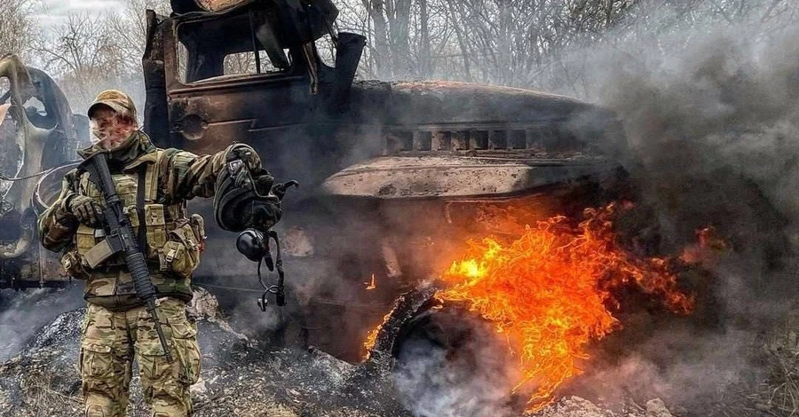 Заради фотозвіту для керівництва окупанти знищують свою техніку, щоб видати її за підбиту українську