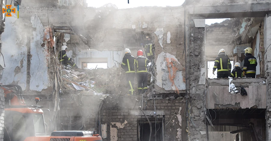 Число жертв на п'ятий день удару по Миколаївській ОДА досягло 35