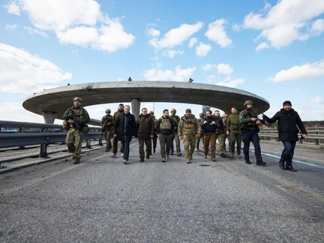 Министр инфраструктуры: проезд по трассе Киев-Чоп будет открыт через пару недель