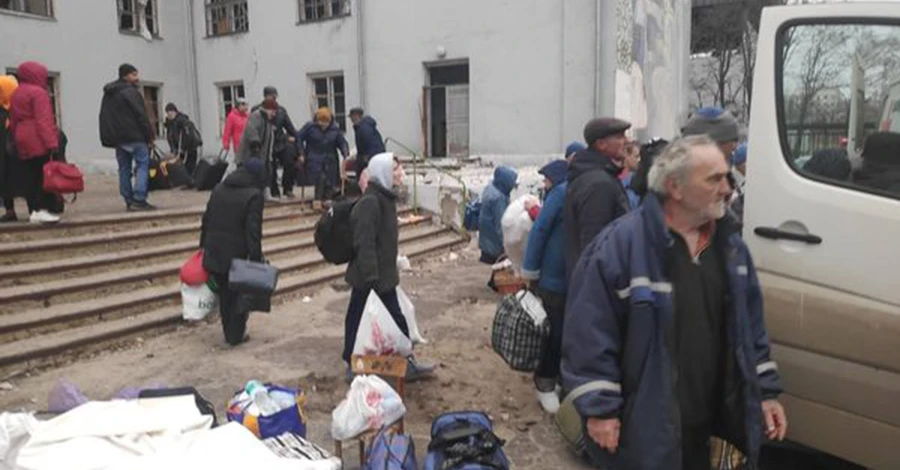 Жителей Луганской области просят срочно эвакуироваться. Российские оккупанты уничтожают железную дорогу