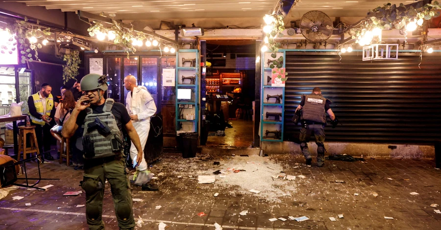 На главной улице Тель-Авива неизвестный открыл стрельбу по посетителям кафе, двое погибших