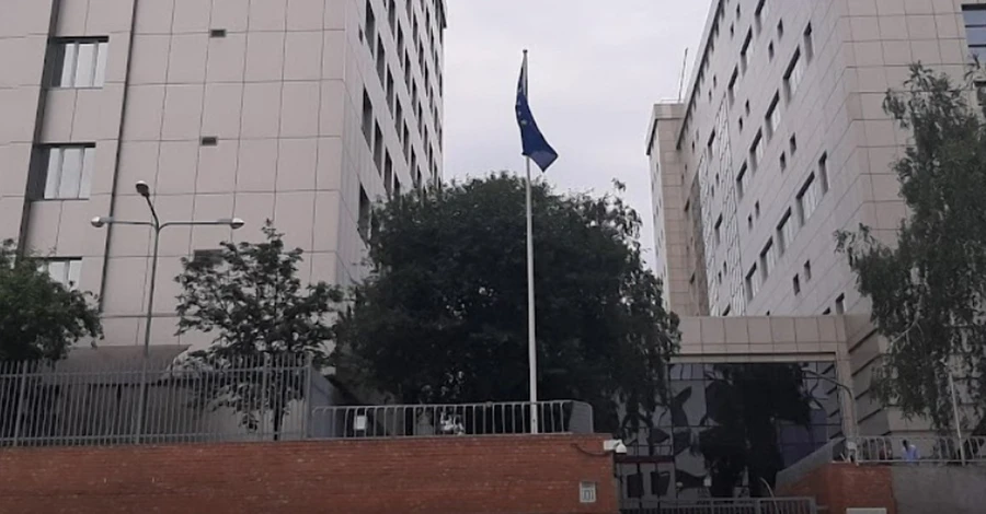 Чому посольства почали повертатися до Києва