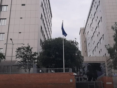 Чому посольства почали повертатися до Києва