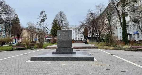 В Тернополе вслед за Ужгородом и Мукачево демонтировали памятник Пушкину: не имел отношения к городу