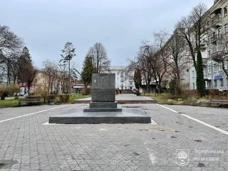 В Тернополе вслед за Ужгородом и Мукачево демонтировали памятник Пушкину: не имел отношения к городу