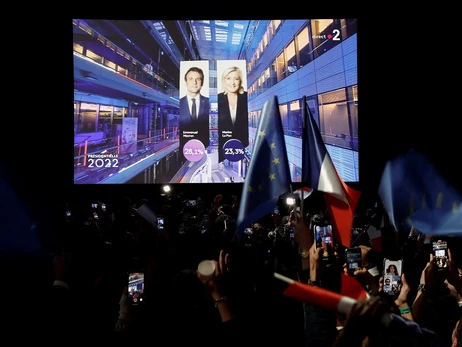 Вибори президента Франції: перші екзитполи показали, що у другий тур проходять Макрон та Ле Пен