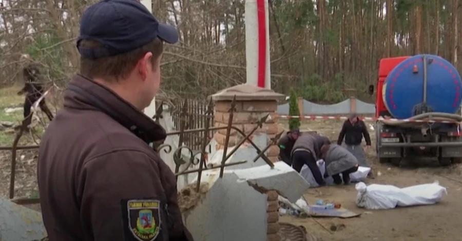 Под Киевом обнаружена новая братская могила с десятками погибших
