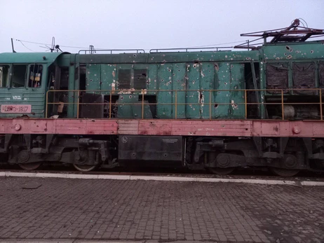 На сході України обстріляна ще одна залізнична станція: пошкоджено локомотиви та контактну мережу