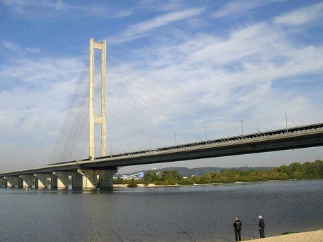 У Києві автотранспорту дозволили їздити Південним мостом