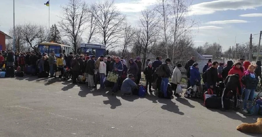 Російські окупанти заблокували гуманітарні коридори з Бердянська, Токмака та Енергодару