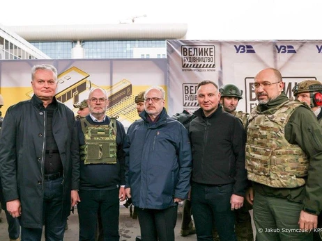 Президентів Польщі, Литви, Латвії та Естонії на вокзалі Києва зустрів Шмигаль у бронежилеті