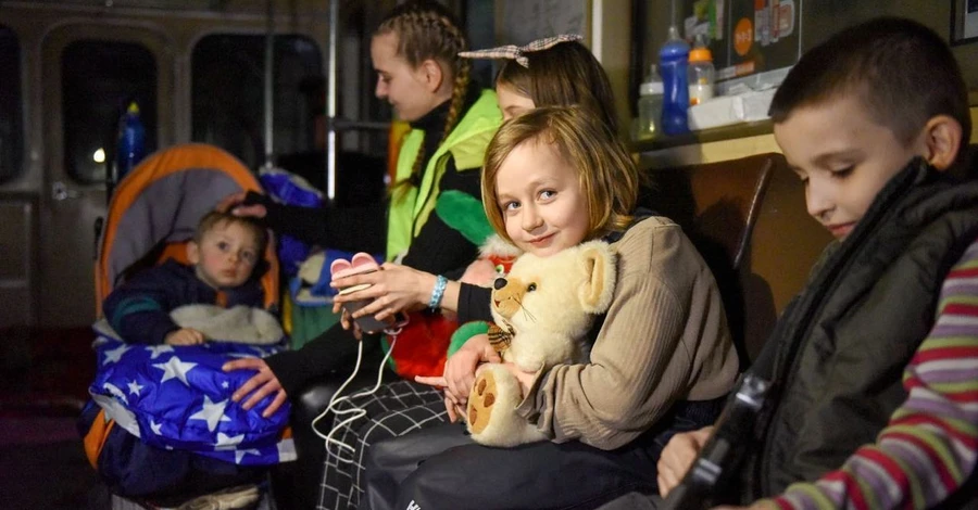 Масове повернення біженців в Україну посилює гуманітарні проблеми в країні