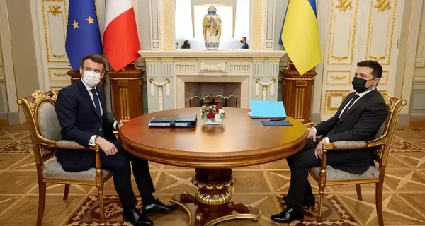 Зеленский обсудил с Макроном переговорный процесс Украины с Россией