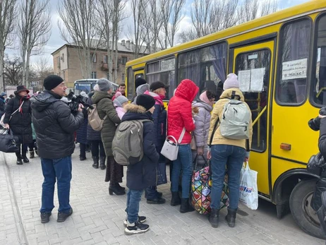 Російські окупанти обстріляли евакуаційні автобуси, є загиблі та поранені