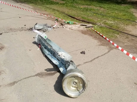 Российские военные снова обстреляли из кассетных мин жилые дома в Николаеве, пятеро погибших