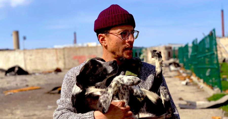 Режиссер последнего фильма о Джеймсе Бонде Фукунага спас щенка из под завалов на Харьковщине