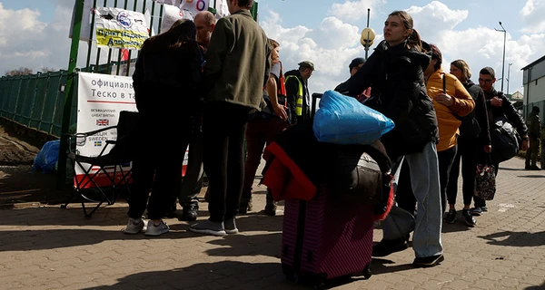 За кордон поїдуть не всі: які документи потрібні, щоб перетнути кордон України та опинитися в Європі