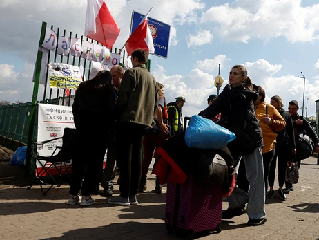 За кордон поїдуть не всі: які документи потрібні, щоб перетнути кордон України та опинитися в Європі