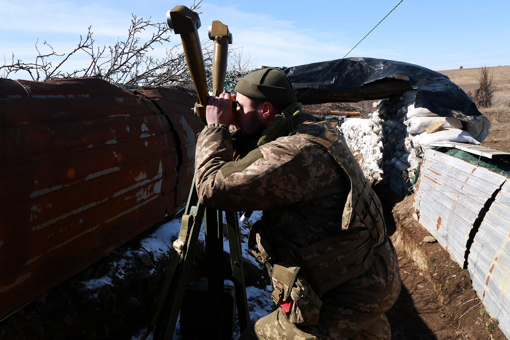 За добу українські захисники відбили 10 ворожих атак на Донбасі