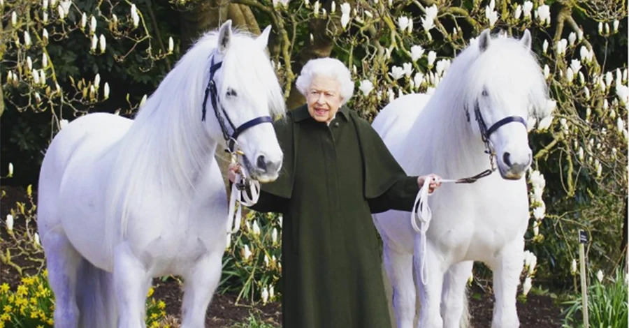 Королеве Елизавете II исполнилось 96 лет. В честь праздника обнародовано ее новое фото